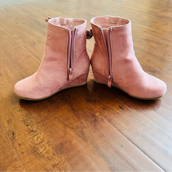 ( SOLD! )  NWOT Girls wedge boots - Picture 6 of 7